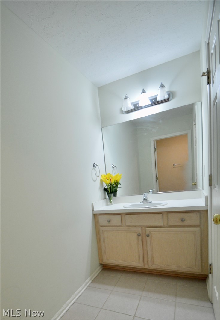 30247 Center Ridge Road, Unit 12 Westlake, OH 44145 - Photo 29 of 35 Second full bath vanity