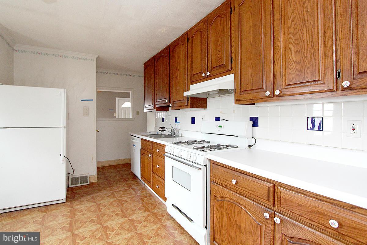 12002 Colin Road Silver Spring, MD 20906 - Photo 15 of 30 Kitchen