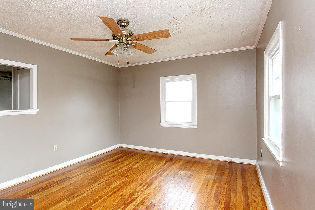 12002 Colin Road Silver Spring, MD 20906 - Photo 6 of 30 Living Room