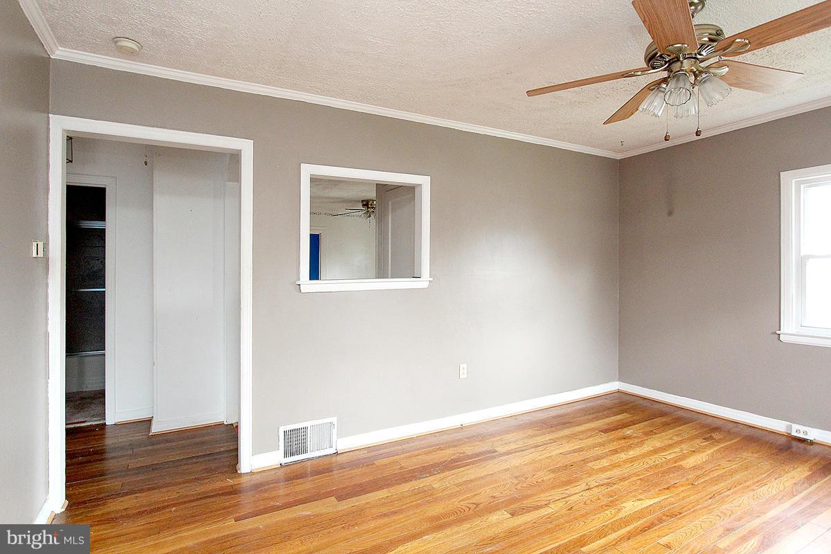 12002 Colin Road Silver Spring, MD 20906 - Photo 7 of 30 Living Room