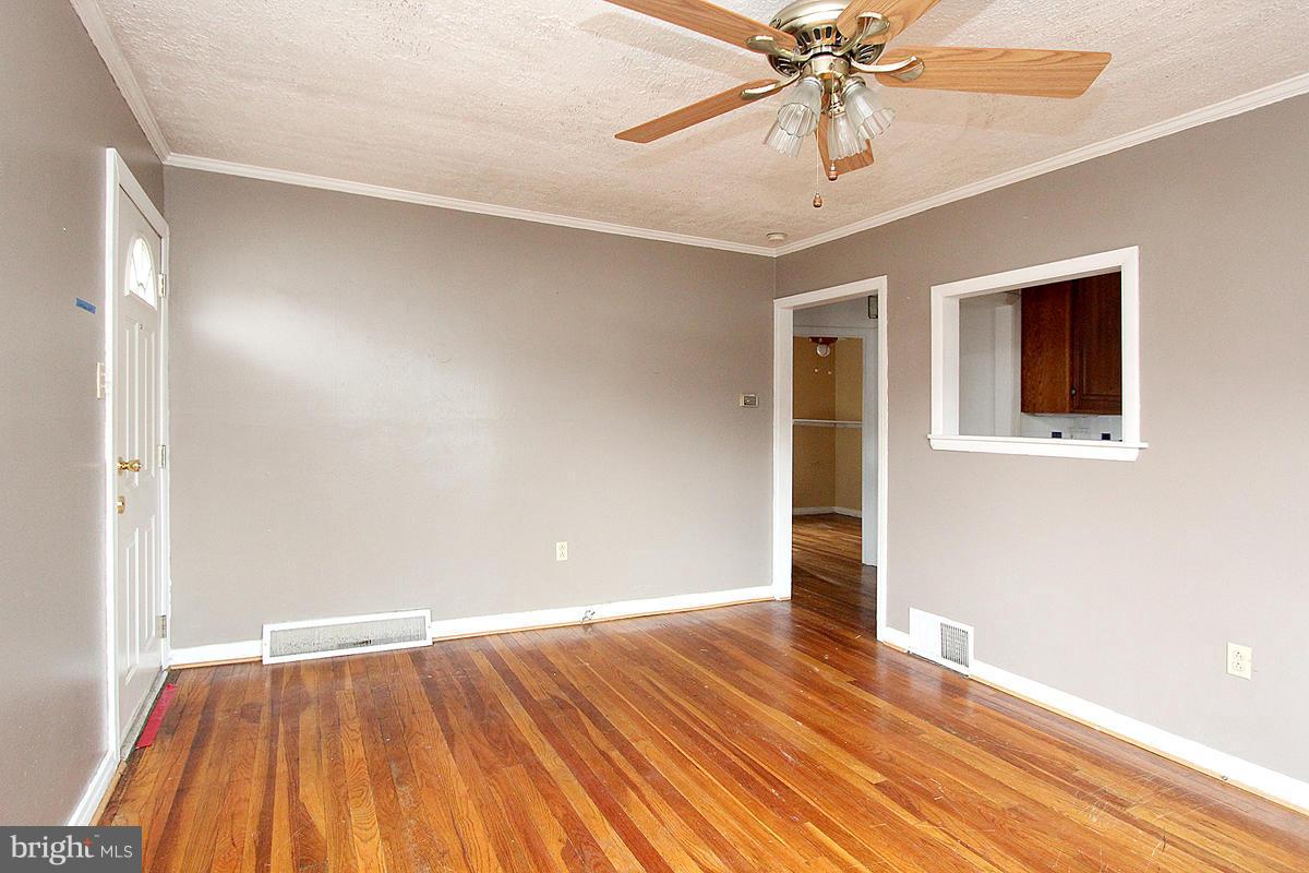 12002 Colin Road Silver Spring, MD 20906 - Photo 8 of 30 Living Room