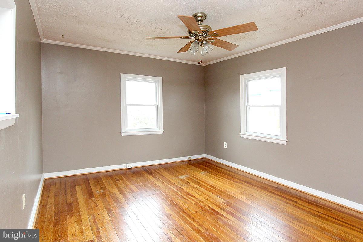 12002 Colin Road Silver Spring, MD 20906 - Photo 10 of 30 Living Room
