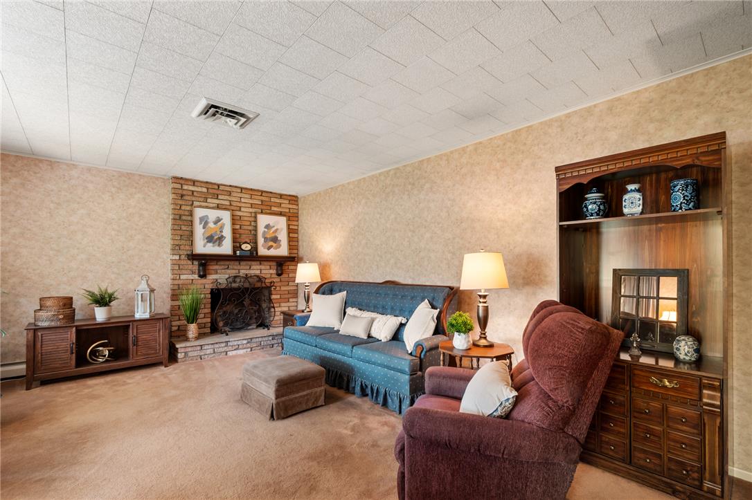 9237 Newtown Road Breinigsville, PA 18031 - Photo 5 of 35 Gallery Image 5