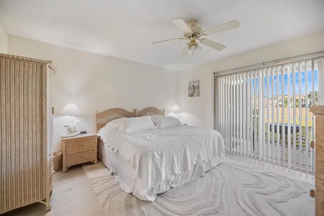 $1,950 | 880 Bird Bay Drive West, Unit 106, Venice, FL 34285