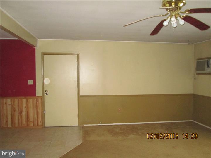 63 Idolstone Road Levittown, PA 19057 - Photo 2 of 10 Living Room