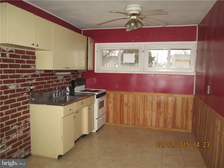 63 Idolstone Road Levittown, PA 19057 - Photo 3 of 10 Kitchen
