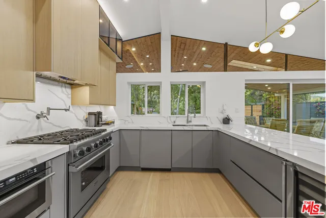 $2,100,000 | 22263 Flanco Road, Woodland Hills, CA 91364