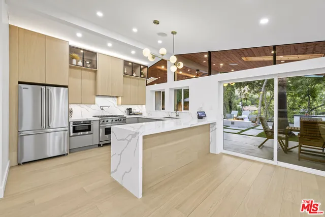 $2,100,000 | 22263 Flanco Road, Woodland Hills, CA 91364