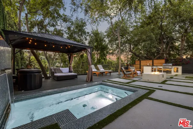 $2,100,000 | 22263 Flanco Road, Woodland Hills, CA 91364