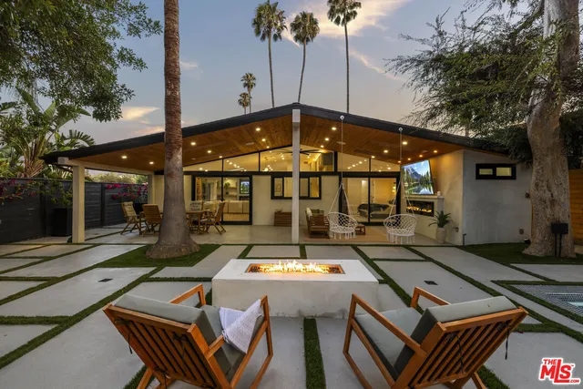 $2,100,000 | 22263 Flanco Road, Woodland Hills, CA 91364