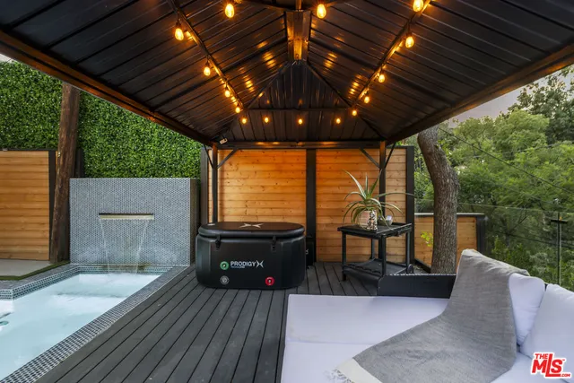 $2,100,000 | 22263 Flanco Road, Woodland Hills, CA 91364