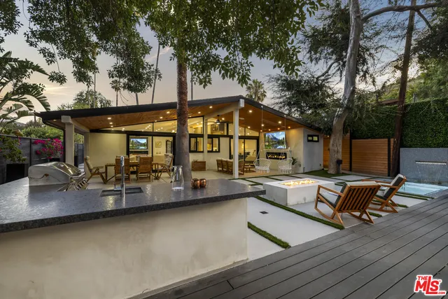 $2,100,000 | 22263 Flanco Road, Woodland Hills, CA 91364