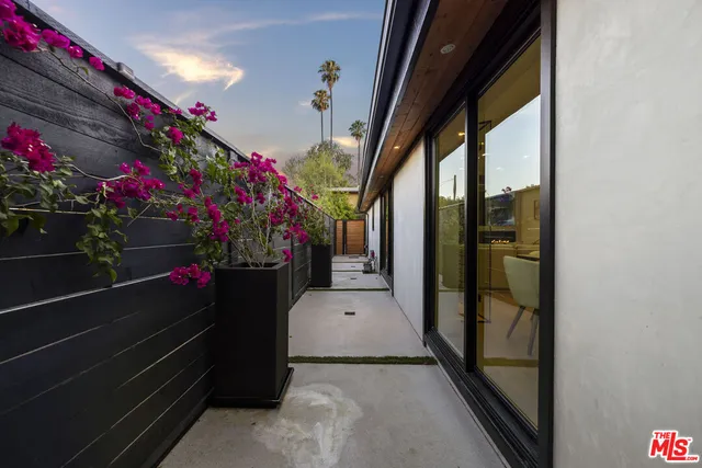 $2,100,000 | 22263 Flanco Road, Woodland Hills, CA 91364