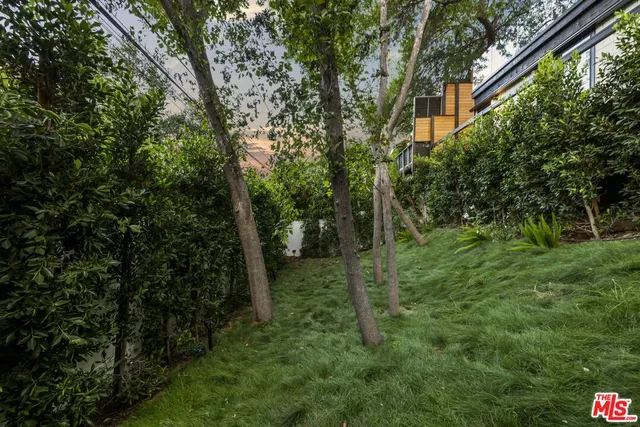 $2,100,000 | 22263 Flanco Road, Woodland Hills, CA 91364