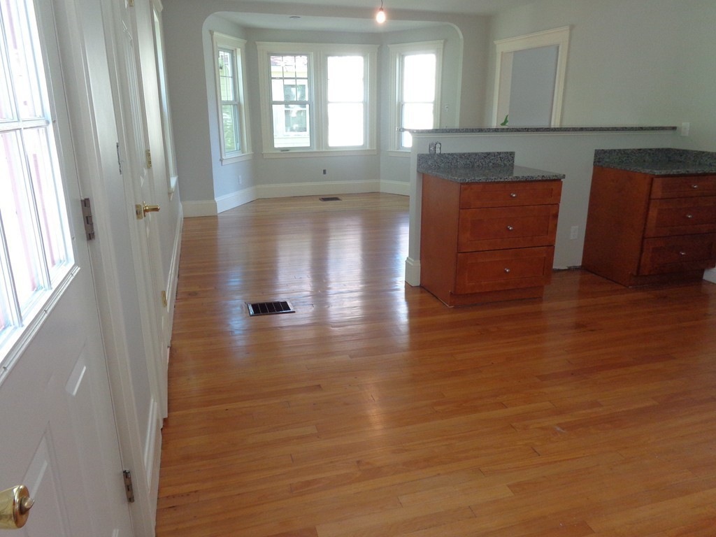 39 Springvale Avenue Lynn, MA 01904 - Photo 5 of 15 Gallery Image 5