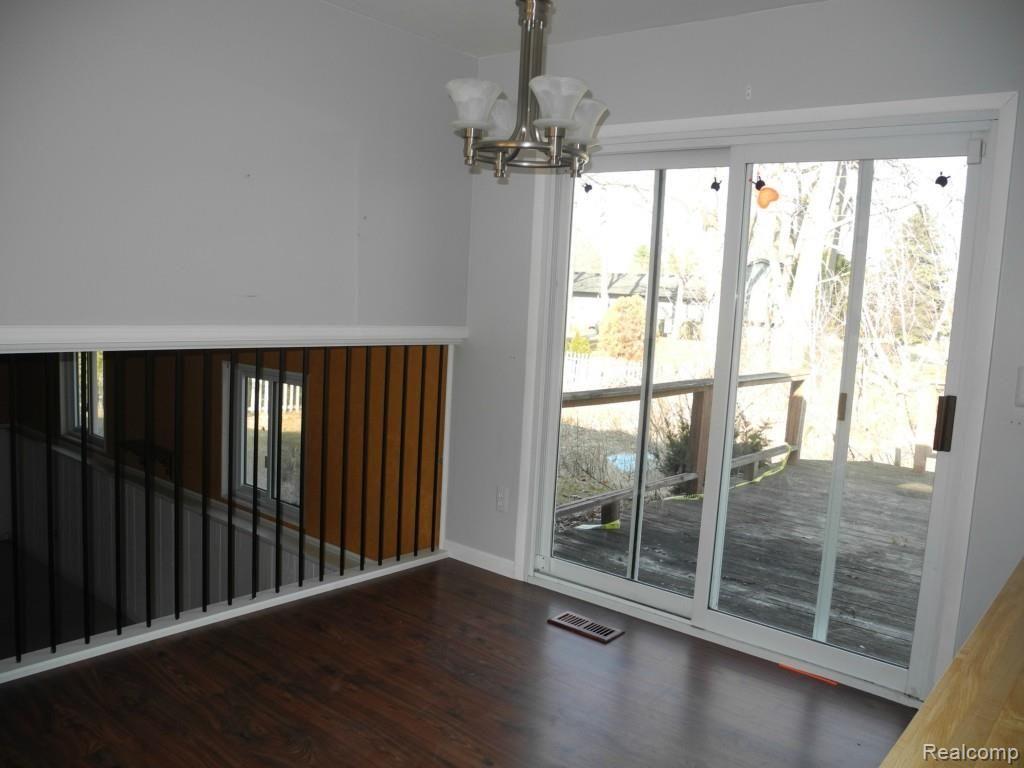 3881 Rohr Road Lake Orion, MI 48359 - Photo 12 of 12 NOOK AREA.jpg