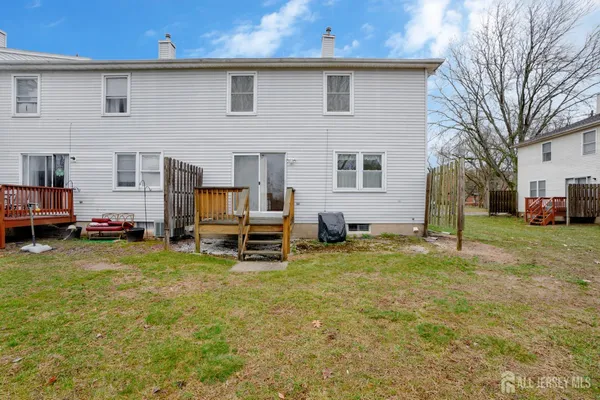 $425,000 | 1 Tree Top Road, Middlesex, NJ 08846