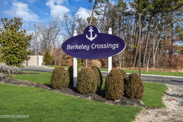 $399,999 | 19 Berkeley Crossings Way, Unit 319, Bayville, NJ 08721