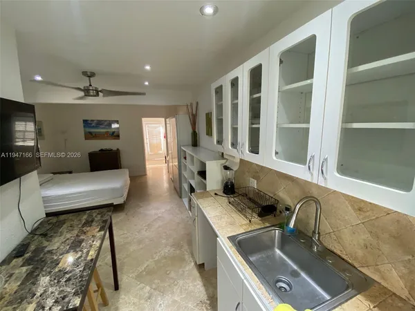 $1,650 | 635 8th Street, Unit 203, Miami Beach, FL 33139