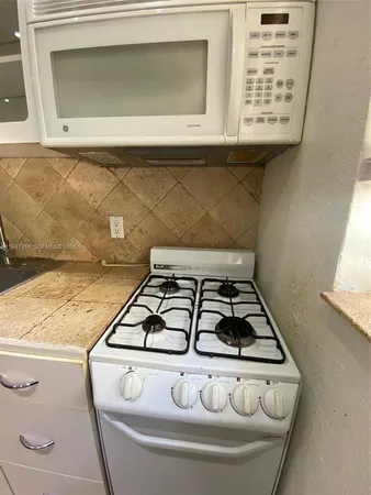 $1,650 | 635 8th Street, Unit 203, Miami Beach, FL 33139