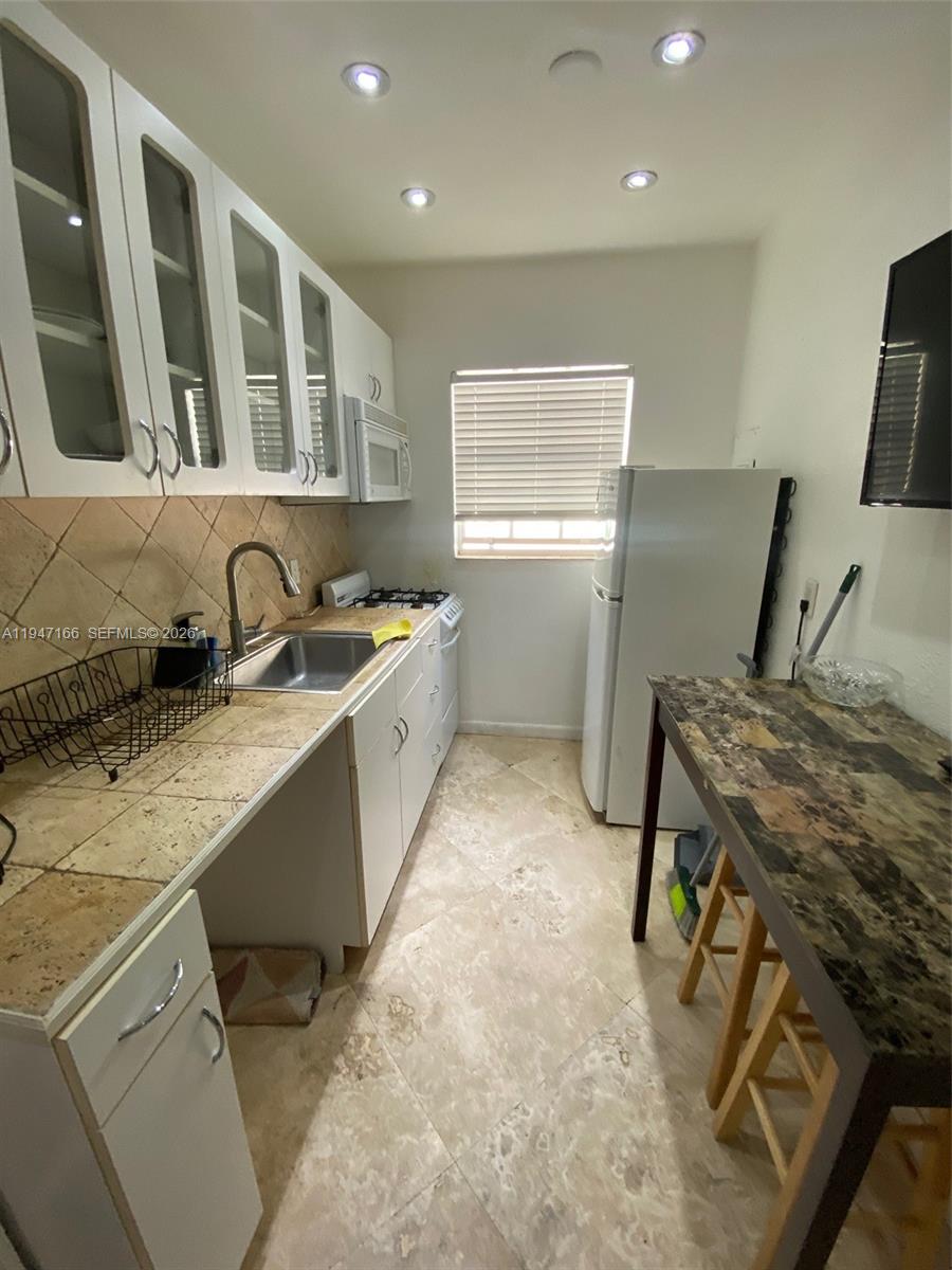 635 8th Street, Unit 203 Miami Beach, FL 33139 - Photo 17 of 20