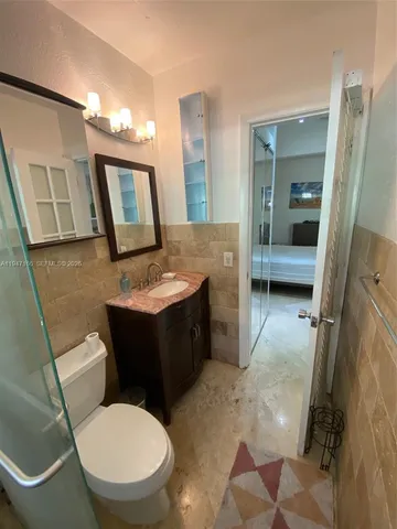 $1,800 | 635 8th Street, Unit 203, Miami Beach, FL 33139