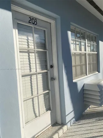 $1,650 | 635 8th Street, Unit 203, Miami Beach, FL 33139