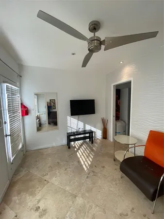 $1,650 | 635 8th Street, Unit 203, Miami Beach, FL 33139
