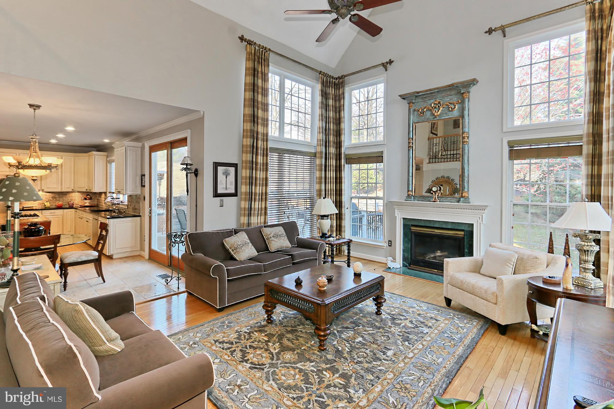 6160 Cobbs Road Alexandria, VA 22310 - Photo 11 of 30 Family Room w/ high ceilings