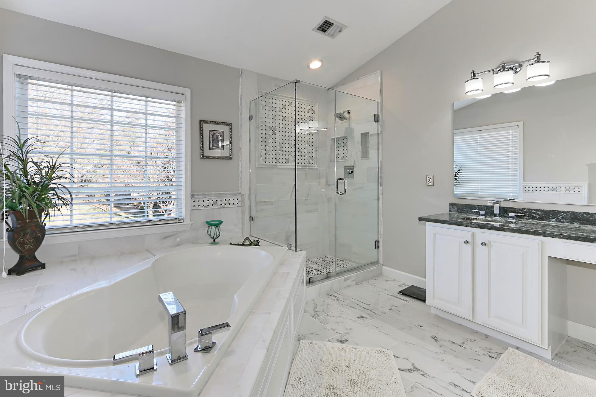 6160 Cobbs Road Alexandria, VA 22310 - Photo 17 of 30 Bath (Master)