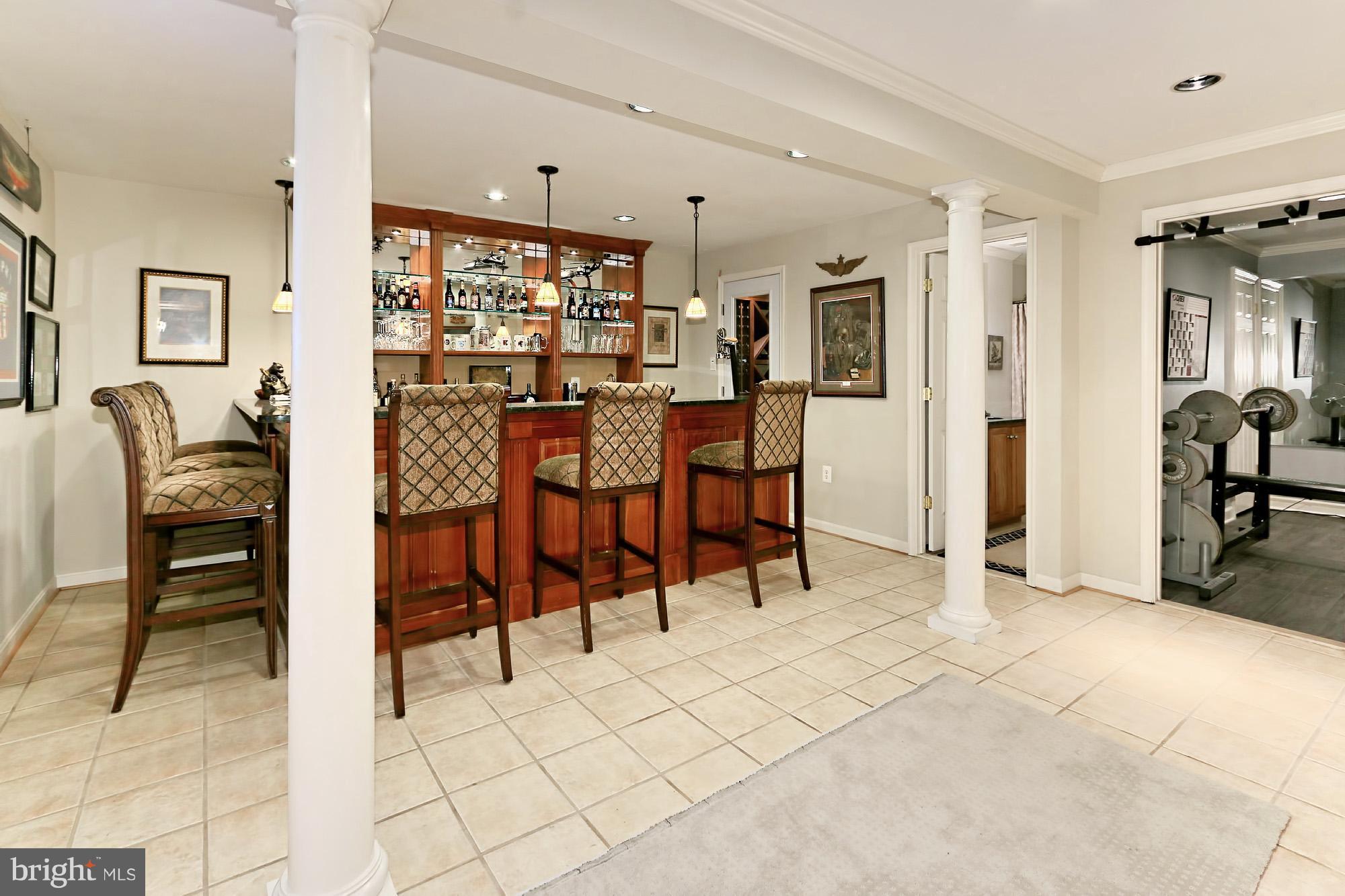 6160 Cobbs Road Alexandria, VA 22310 - Photo 21 of 30 Basement full size bar
