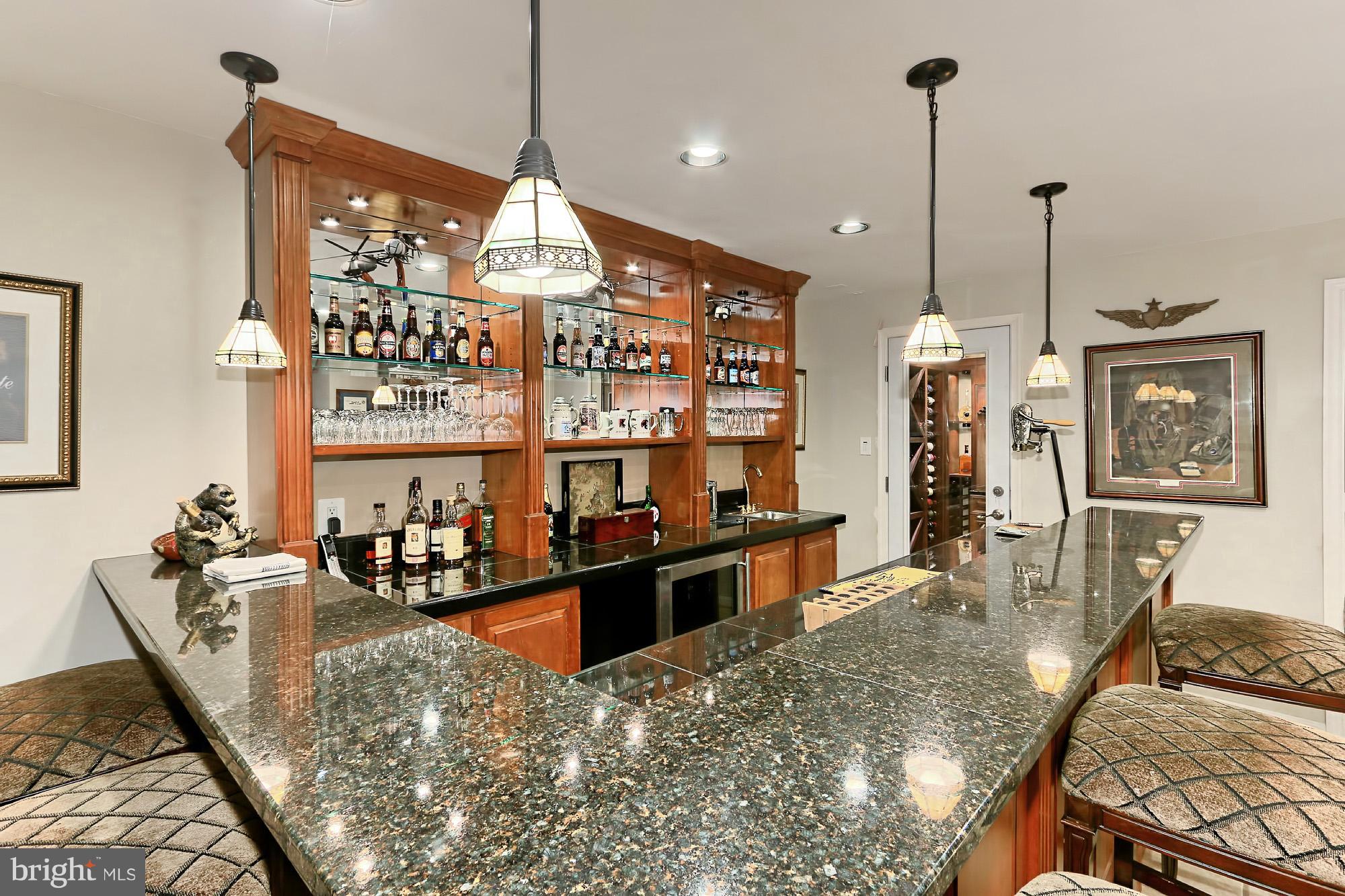 6160 Cobbs Road Alexandria, VA 22310 - Photo 22 of 30 Basement full size bar
