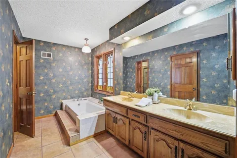 $425,000 | 8003 Mullen Road, Lenexa, KS 66215