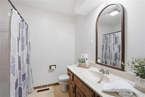 $425,000 | 8003 Mullen Road, Lenexa, KS 66215