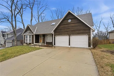 $425,000 | 8003 Mullen Road, Lenexa, KS 66215