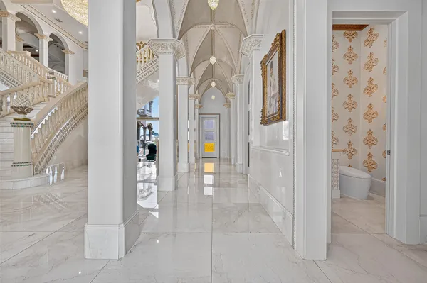 a view of an entryway with a livingroom