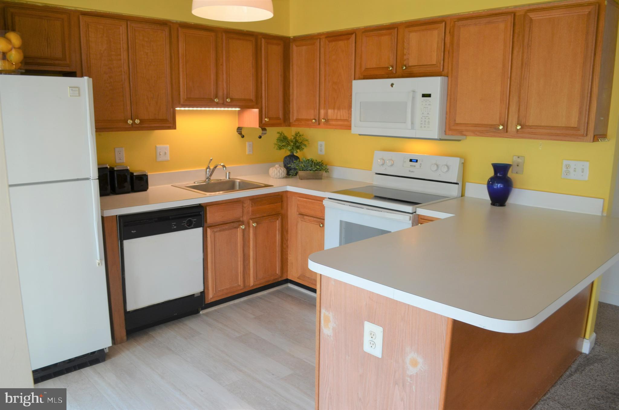 6505 Springwater Court, Unit 7403 Frederick, MD 21701 - Photo 5 of 39 Large island counter