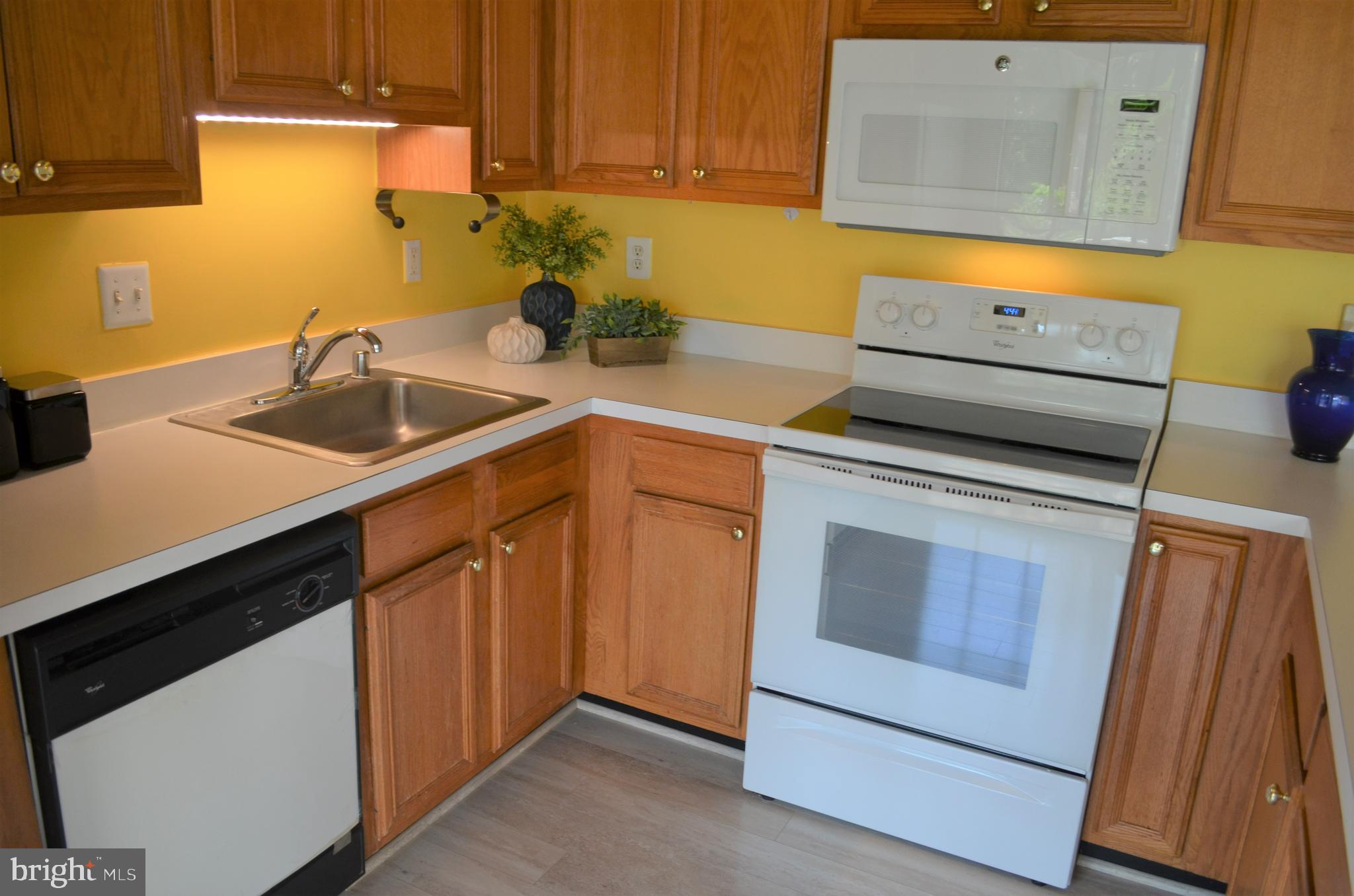 6505 Springwater Court, Unit 7403 Frederick, MD 21701 - Photo 6 of 39 New stove and built-in microwave