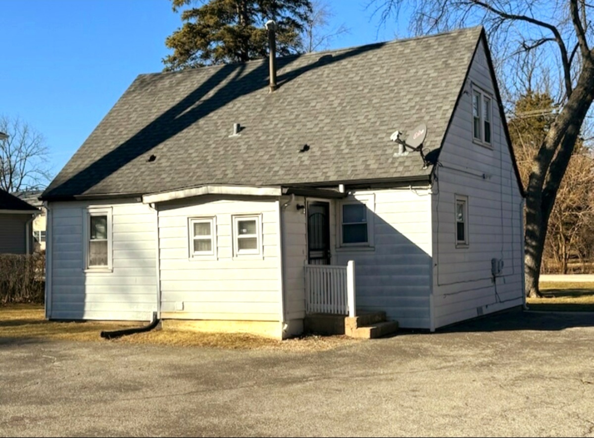 3009 Olive Road Homewood, IL 60430 - Photo 2 of 23 a view of a house with a wooden stairs
