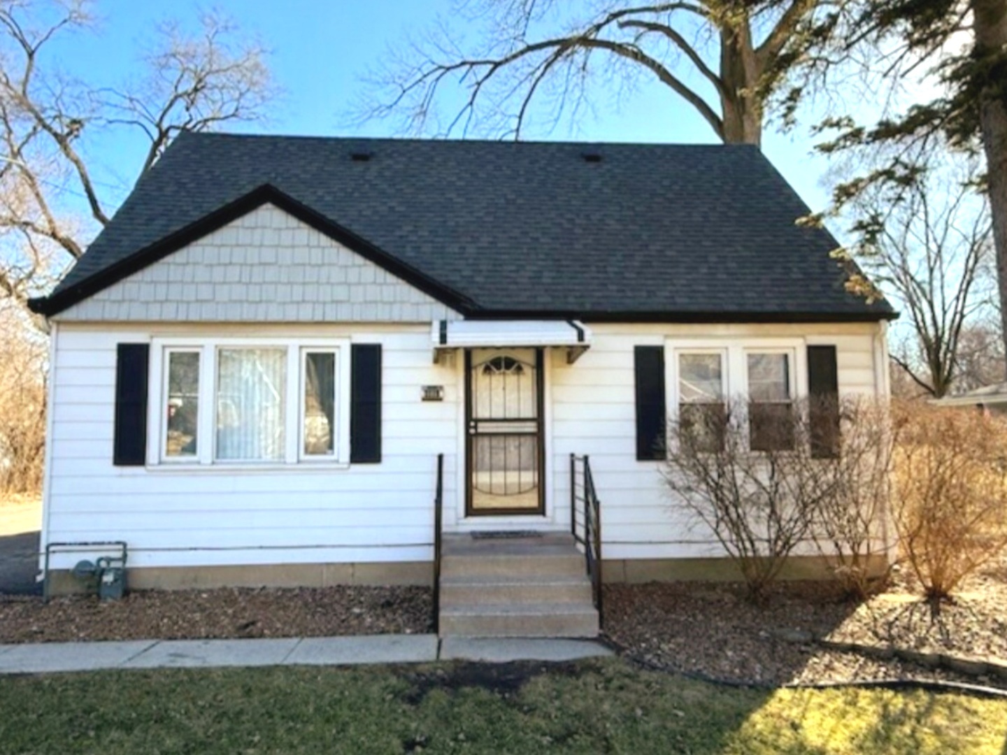 3009 Olive Road Homewood, IL 60430 - Photo 3 of 23 a front view of a house with garden