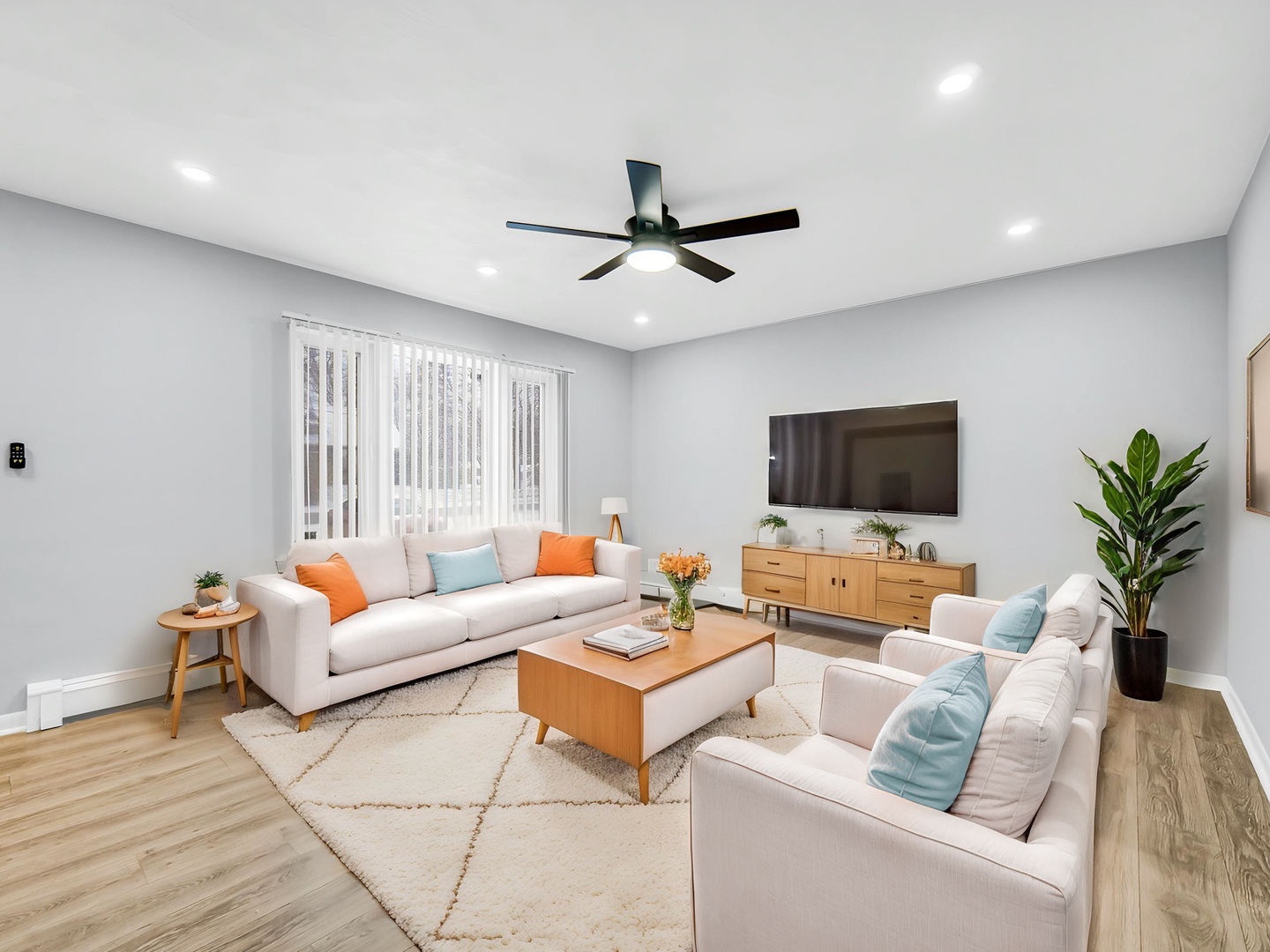 3009 Olive Road Homewood, IL 60430 - Photo 5 of 23 a living room with furniture and a flat screen tv
