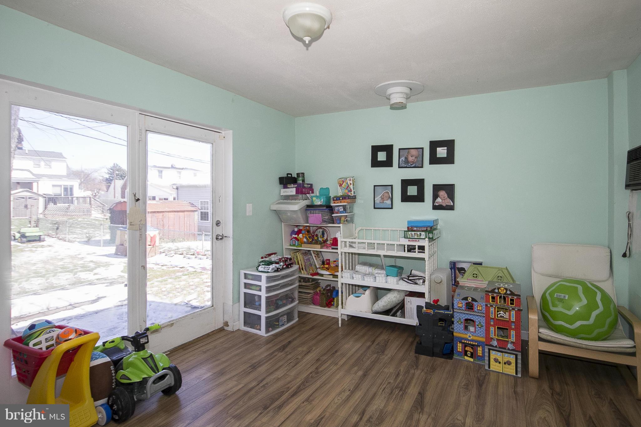 11 Crafton Road Baltimore, MD 21221 - Photo 12 of 24 Family Room