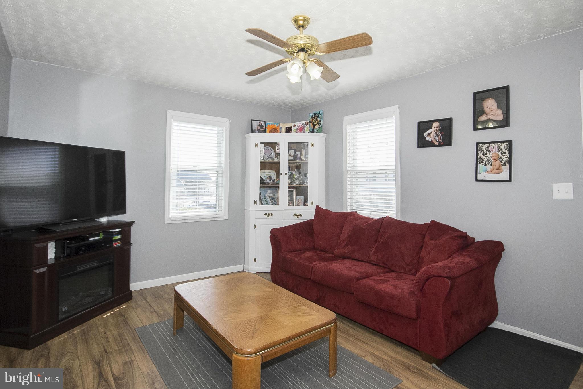 11 Crafton Road Baltimore, MD 21221 - Photo 4 of 24 Living Room