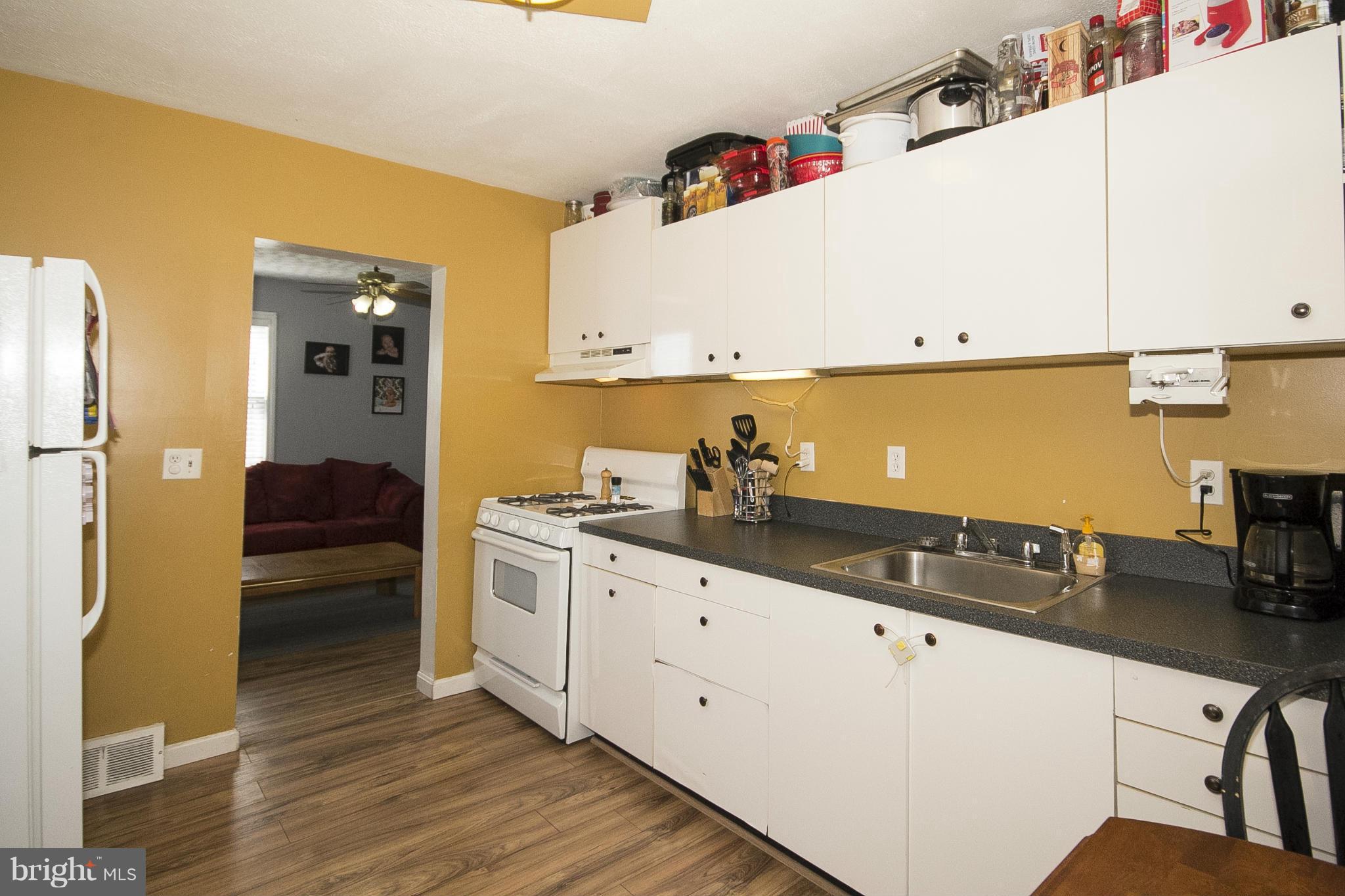 11 Crafton Road Baltimore, MD 21221 - Photo 9 of 24 Kitchen