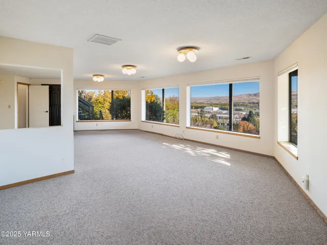 $629,000 | 416 North 4th Street, Selah, WA 98942