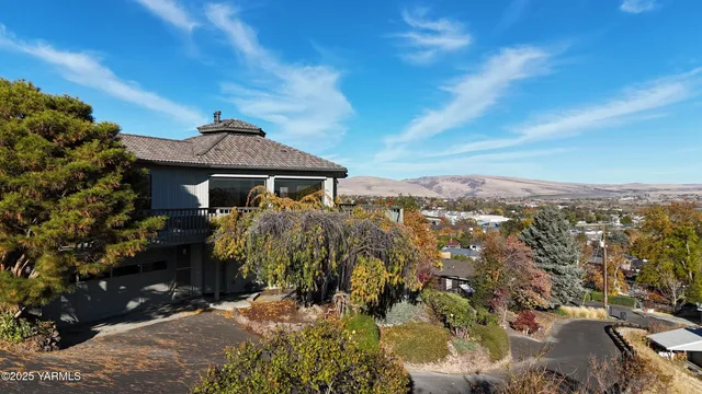 $629,000 | 416 North 4th Street, Selah, WA 98942