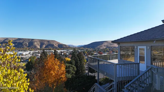 $629,000 | 416 North 4th Street, Selah, WA 98942