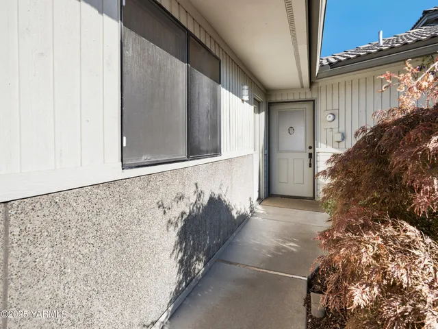 $629,000 | 416 North 4th Street, Selah, WA 98942