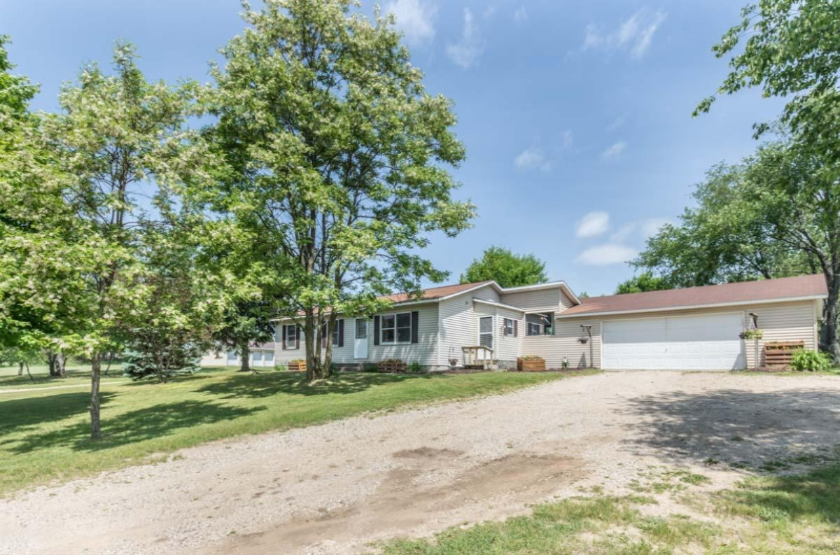21392 West 6 Mile Road Reed City, MI 49677 - Photo 2 of 23 front distant