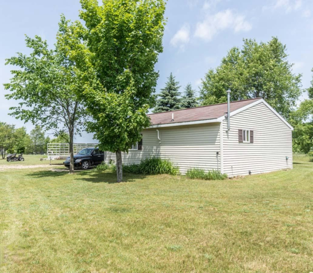 21392 West 6 Mile Road Reed City, MI 49677 - Photo 5 of 23 guest house